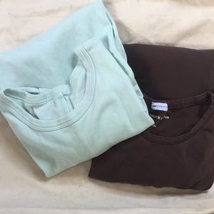2 gap long sleeve t-shirts
